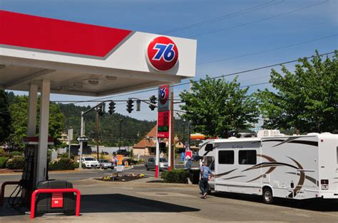 76 Gas Station, Grants Pass Oregon. See 3 traveler