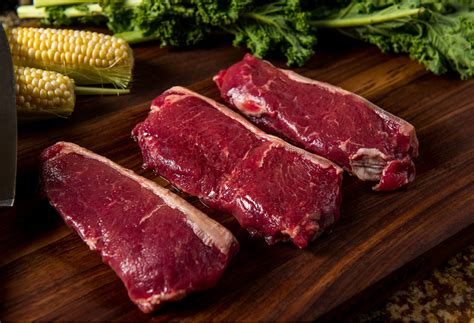 Grass fed beef. Learn the pros and cons of grass-fed beef and grain-fed beef, and how they differ in fat, calories, omega-3s, antioxidants, and more. Find out how beef can be part of a healthy diet and what are the potential risks of eating too much meat. 