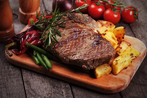 Grass fed steak. Grass-fed beef has many of the same health benefits as grain-fed beef, but research has found a few added perks: Heart health. While it still contains some saturated fat, grass-fed beef has ... 