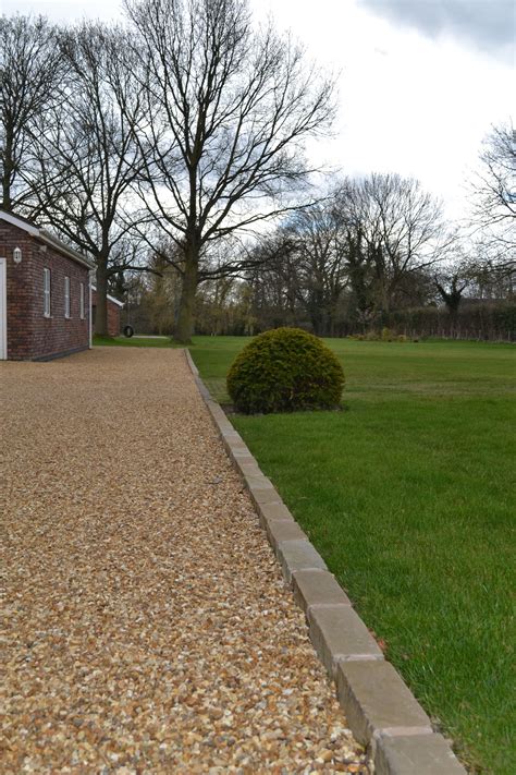 Gravel driveway border. Paving a driveway has lots of advantages. It makes life more convenient because you and your car won’t be slipping on loose mud or grass whenever it rains. An asphalt driveway can ... 