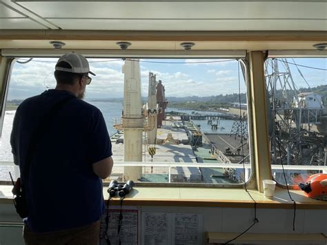 Grays harbor pilots.  Aug 2, 2023 · Harbor pilot Capt.  Washington State law...