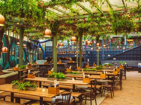 Great Beer Garden & "Library" - Earl of Beaconsfield - Tripadvisor