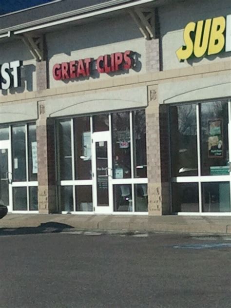 Great Clips, 736 N Fairfield Rd, Round Lake, IL 60073, USA