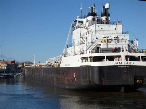 Great Lakes ship arrives at Manistee River Channel