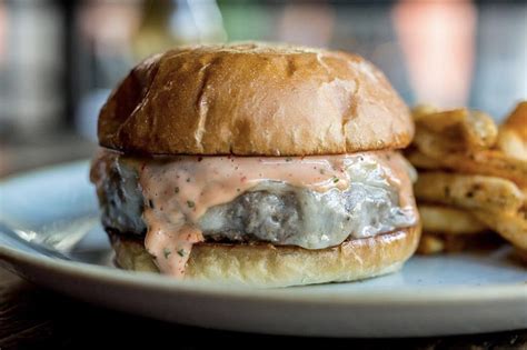 Great burgers in san diego. Burgers are a big deal in San Diego -- here's where you can find the best cheeseburgers around the city. Go all out with a double smashburger or opt for a classic cheeseburger at one of … 
