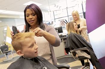 US /. CT /. Avon /. 315 W Main St. Get a great haircut at the Great Clips Nod Brook Mall hair salon in Avon, CT. You can save time by checking in online. No appointment necessary.
