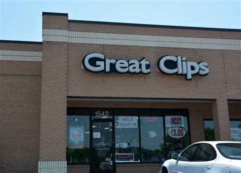 Elite 2022. Richmond, VA. 128. 364. 905. 2/2/2015 Updated review. Great Clips is a welcome alternative to the other haircut places in the area, and it is suitable for men, women, and children alike. I very much appreciate that you can make a space reservation ahead and then check in when you arrive, it greatly reduces your wait time.. 