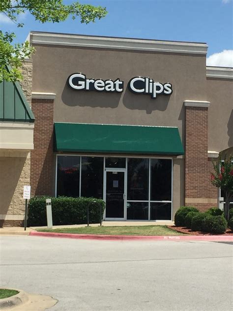 Great clips fayetteville ar. Job Details. Join a locally owned Great Clips® salon, the world’s largest salon brand, and be one of the GREATS! Whether you’re new to the industry or have years behind the chair…great opportunities await!! Up to $15 an hour hourly wage plus commission, bonuses and tips! We offer benefits such as medical, dental, visions, life, colonial ... 