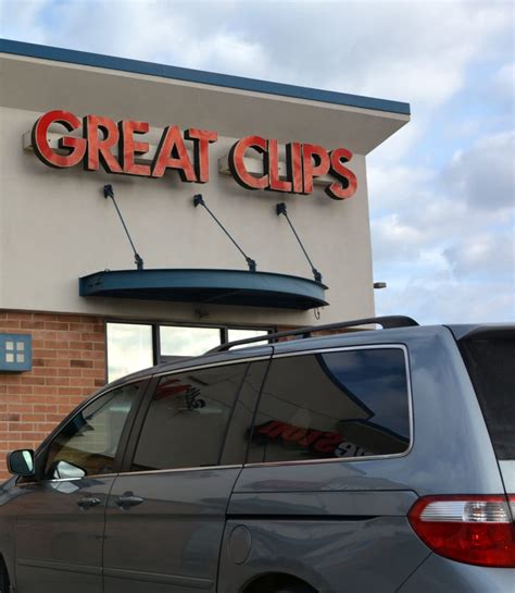 Get a great haircut at the Great Clips Crossroads hair salon in Lakeville, MN. You can save time by checking in online. No appointment necessary.