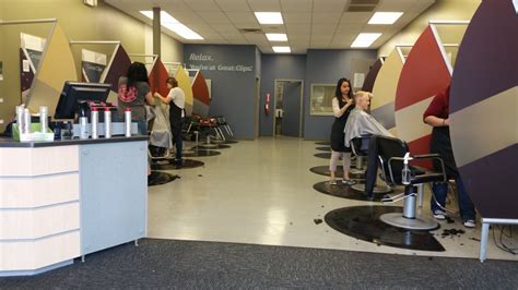 AZ /. Phoenix /. 3122 E Camelback Rd. Get a great haircut at the Great Clips Biltmore Plaza hair salon in Phoenix, AZ. You can save time by checking in online. No appointment necessary.. 