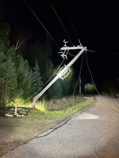 Great lakes outages. A deadly storm that's left a trail of wreckage across a vast swath of the U.S. slammed the Northeast and Great Lakes regions with heavy ... Michigan and Wisconsin reported nearly 36,700 outages. 