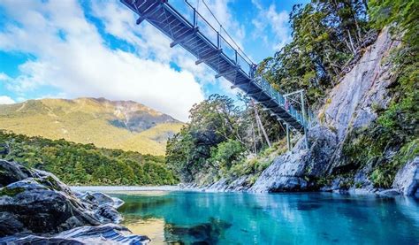Great places to visit in new zealand. New Zealand Weather in March. March in New Zealand usually has some of the most consistent weather of any time of the year. In both the North and South Islands, the days can be warm and dry and the nights and early mornings can be pleasantly cool. Average high: 72 degrees Fahrenheit (22 degrees Celsius) 