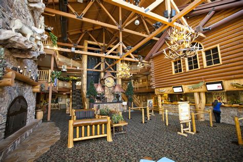 Dining Options. Delight every member of your family by choosing from our various restaurants. Choose from a wide assortment of packaged candies and chocolates or create a personal fun, candy mix of your favorites at Great Wolf Lodge in Kansas City, KS.. 