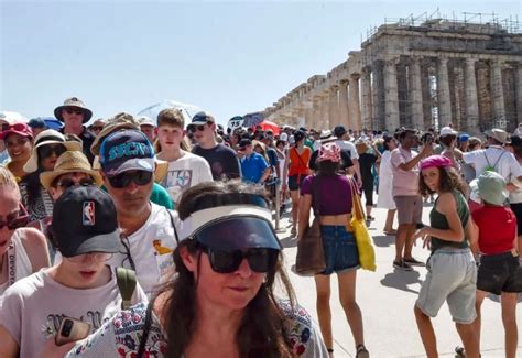 Greece starts limiting Acropolis daily visitors to tackle overtourism