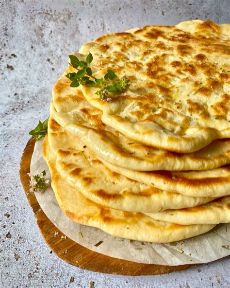 Greek pita. Dec 15, 2021 · Let the pita rounds rest, lightly covered, for 30-40 minutes until they are slightly puffed. While the pita rounds are resting, preheat the oven to 425 degrees F. There are two methods for baking the pita bread. 1) Use a baking stone. Preheat the stone in the oven for 30-40 minutes (while the pita rounds are resting). 