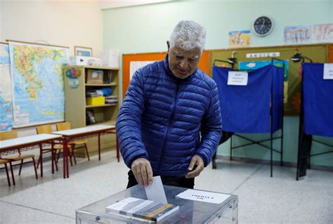 Greeks head to polls, no outright winner seen