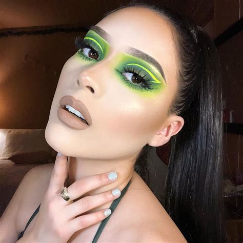 Green eyeshadow. Makeup artists suggest mixing green and brown for a more elegant look. Always blend it well to get that smooth and silky look on your eyelids. Mascara and eyeliner should always be part of your green … 
