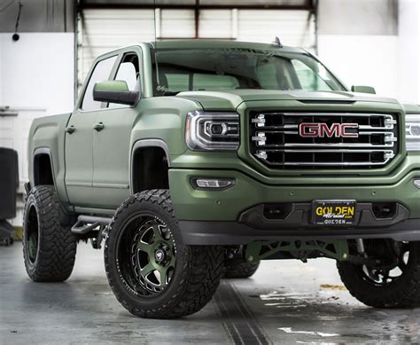 The 2017 GMC Sierra 1500 comes with a selection of three different engines: • A 4.3-liter EcoTec3 V6, capable of running on unleaded gasoline or 85% ethanol, and putting out 285 hp and 305 lb-ft of torque. • A 5.3-liter EcoTec3 V8, also using either unleaded or 85% ethanol gasoline, and providing 355 hp and 383 lb-ft of torque.. 