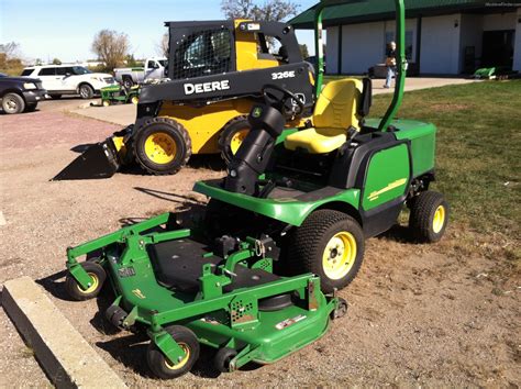 John Deere 45-Gallon 3-Point Hitch Sprayer. 45 gallon tank design with convenient side mount hose tender. 100-psi Shurflo diaphragm-type pump is designed for high hour commercial applications. It can be run dry without damage. The brass tipped spray wand is included as standard equipment. .