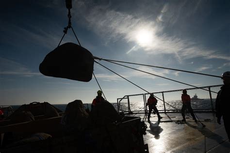 Greenpeace cleared over boulder drop campaign