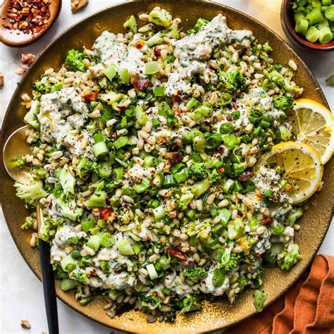 Greens and grains. Whole Grain Porridge: Starting the day with a bowl of whole grain porridge sets a nutritious foundation for Sehri. Prepare it using oats, barley, or quinoa cooked with … 