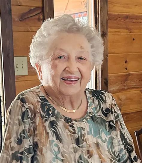 Grenada star obituaries.  Johnny Ray Funeral services will be held at 2 p.  Obituarie...