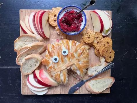 Gretchen’s table: Mummy baked brie with homemade cranberry jam