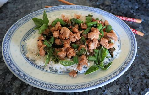 Gretchen’s table: Spicy basil chicken stir-fry with green beans has punch and crunch