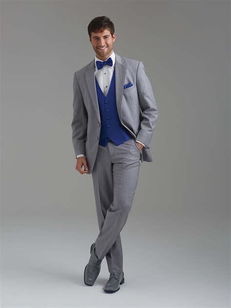 Grey and blue suit. A grey suit and blue shirt can be worn with a red tie in a variety of different settings ranging from formal to smart-casual. Appropriate Dress Codes: Formal, … 