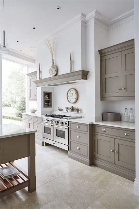 Grey and white kitchen cabinets. Match your hardware to your backsplash. Backsplashes—especially bold backsplashes—tend to draw the eye in any kitchen, and echoing the shade of your backsplash in your … 