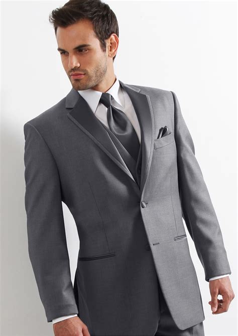 Grey on grey suit. A black tie will look good with both options and make your outfit more professional. Opt for the light gray shirt with a black tie if you want a bolder look. Wearing a gray shirt with a black tie is perfect for a casual business meeting or a more professional event. Wear a gray shirt, black tie , black or gray suit, and black shoes. 