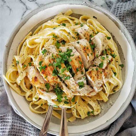 Grilled Chicken Alfredo - Macheesmo