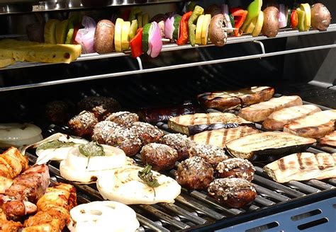 Grilling out this Memorial Day weekend? The do’s and don’ts