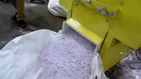 Grinder cutting plastic - YouTube