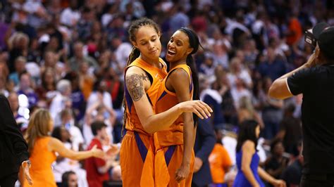 Griner has 25th dunk of career as Phoenix holds on to beat Los Angeles