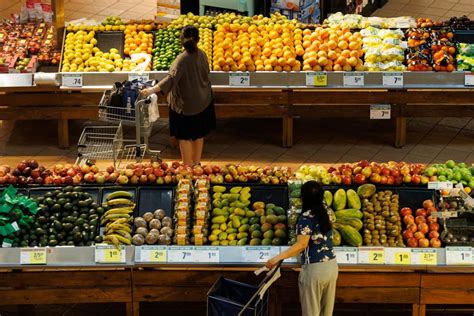 Grocers called back to Parliament to testify about plans to stabilize prices