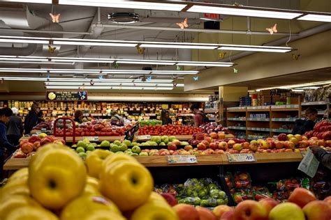 Grocery shopping in new york. A recent poll commissioned by Wegmans showed New Yorkers strongly in favor of allowing wine sales in grocery stores, including 70% of voters in New York City and 79% of voters upstate. View image ... 