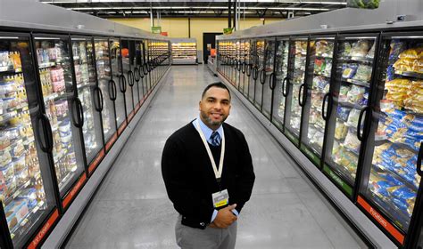 This attention to our people is why we’re one of the fastest growing grocery stores. You’ll use your training to make our stores run smoothly, work hard, keep a positive attitude and give our customers great value and a great experience. ... Store Manager Trainees. In our 32-week training program, you'll learn everything from prepping and ....