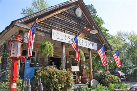 Grocery stores in helen georgia. Are you looking for a charming destination that offers natural beauty, outdoor activities, and a taste of Bavaria? Look no further than Helen, Georgia. Nestled in the heart of the ... 