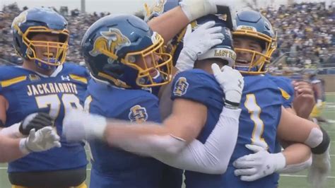 Gronowski throws for 3 TDs South Dakota State wins 20th straight, 41-6 over Northern Iowa