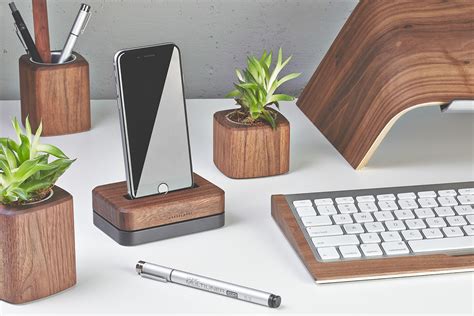 Groovemade. The Grovemade Stainless Steel Pen Stand coordinates with your workspace and holds steady so your pen is always right where you need it. A raw machined solid stainless steel base pairs with hand-finished hardwood for a seriously hefty stand that weighs nearly ½ lb. A natural cork foot protects your desk. 