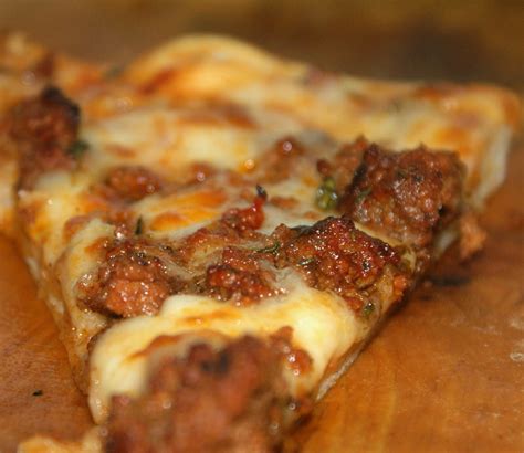 Ground beef pizza. Combine beef and sausage; add to egg mixture and mix well. Press into a 9x5-in. loaf pan. Bake at 350° for 1-1/4 hours. Drain. Spoon remaining pizza sauce over meat loaf; bake 15 minutes longer or until no pink … 