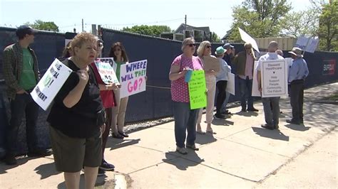 Group protests loss of inpatient psychiatric beds at new Norwood Hospital