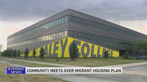 Group wants to use Daley College as temporary housing for migrants in Chicago
