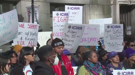 Groups reject racial division on migrants in Chicago