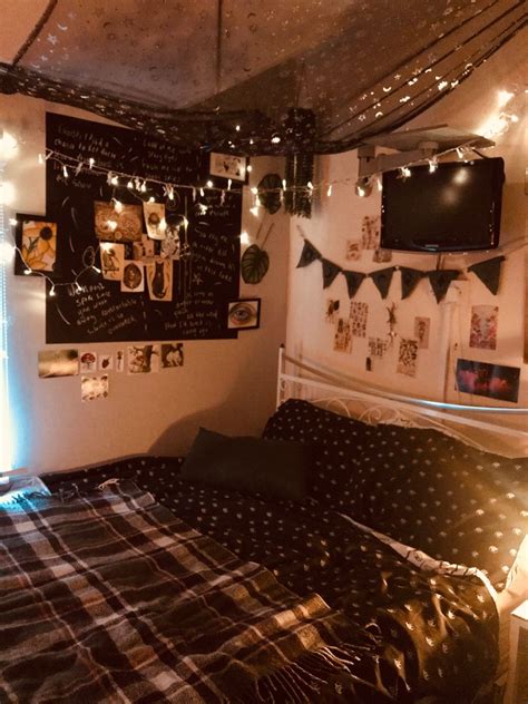 Fairy core grunge room by @y2k.gorl  Room inspiration bedroom, Dreamy  room, Room design bedroom