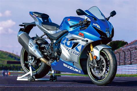 Medium seat height. The third full Suzuki GSX-R1000 update went straight back to the top of the superbike tree. MCN rating. 5 out of 5 (5/5) Owners' rating. 4.9 out of 5 (4.9/5) (from 36 reviews .... 