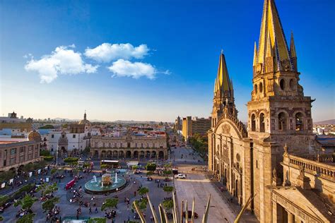 Guadalajara mexico guide to the international city. - Marketing the unknown by paul millier.