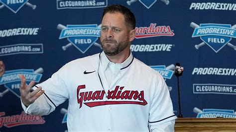 Guardians new manager Vogt rounds out staff, brings back long-time coaches Alomar Jr. and Willis
