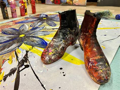 Guatemalan artist paints with boots instead of brushes